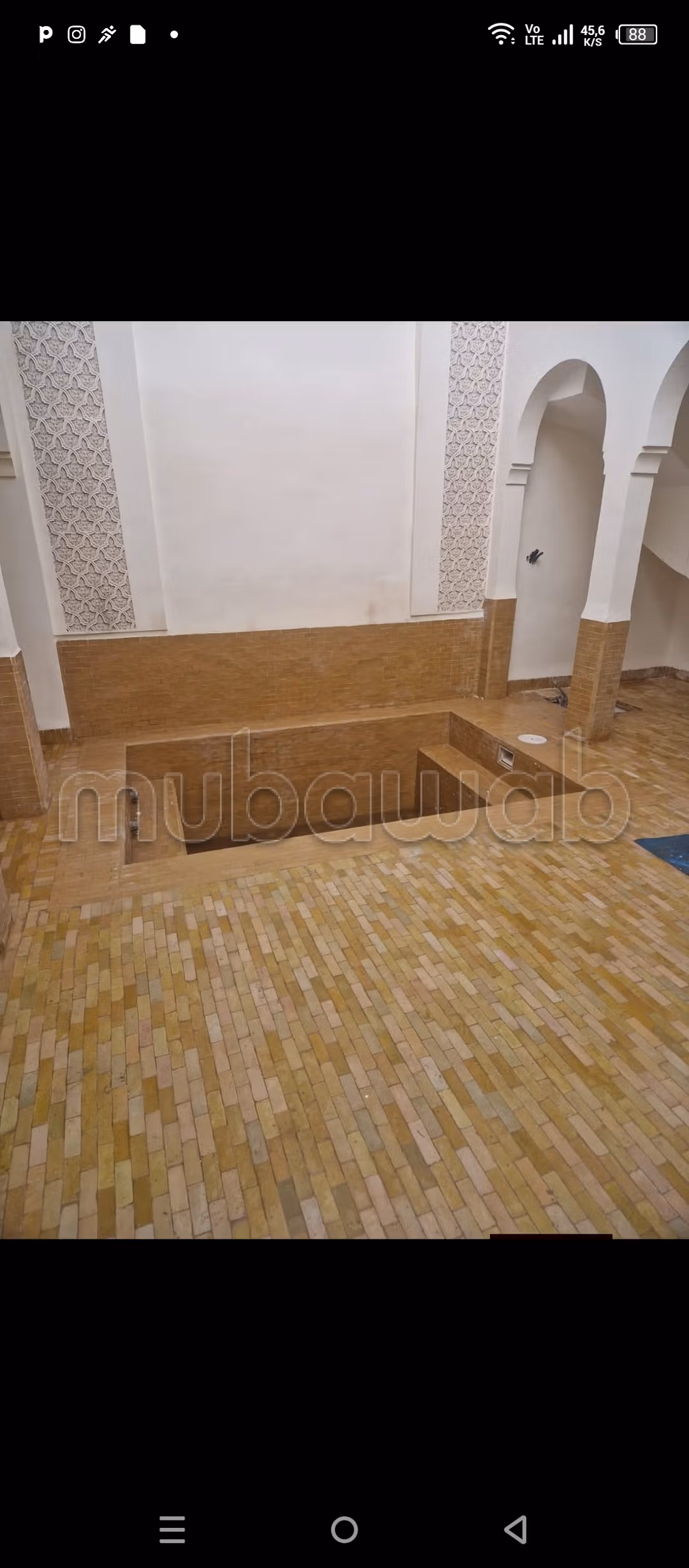 Riad à vendre à Zaouia Sidi Ghalem. 8 pièces confortables. Piscine
