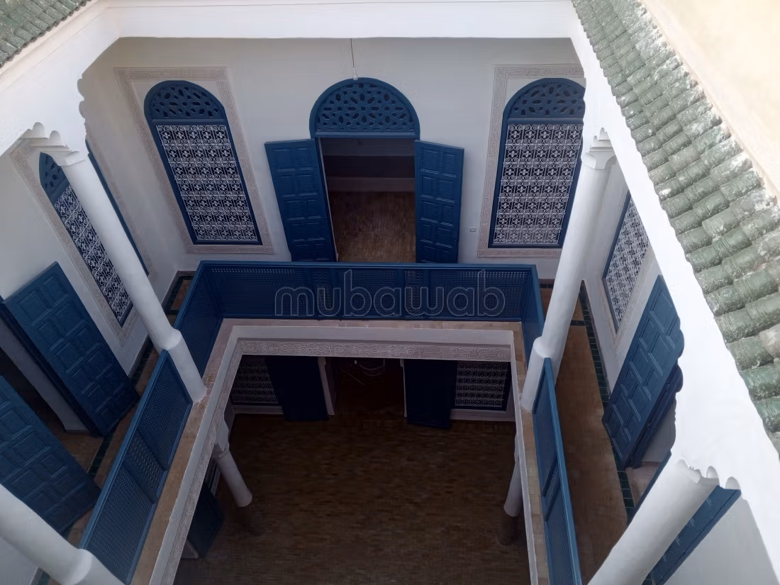 Riad à vendre à Zaouia Sidi Ghalem. 8 pièces confortables. Piscine