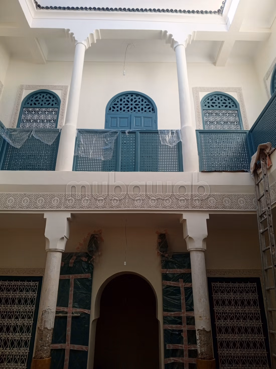 Riad à vendre à Zaouia Sidi Ghalem. 8 pièces confortables. Piscine