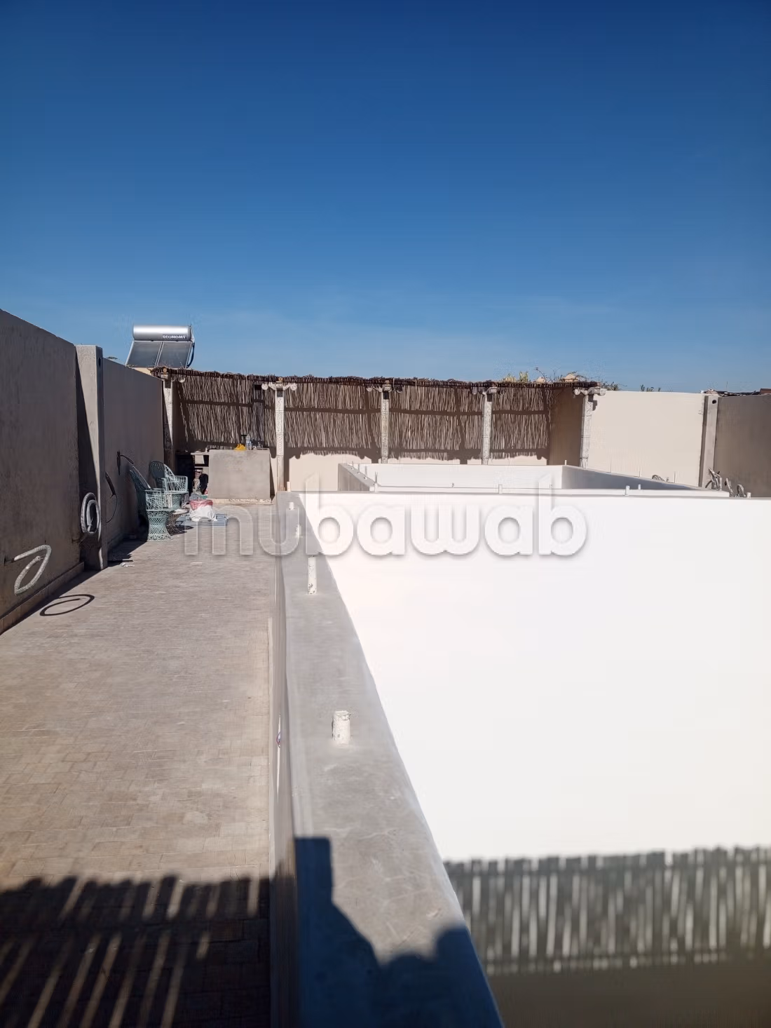 Riad à vendre à Zaouia Sidi Ghalem. 8 pièces confortables. Piscine