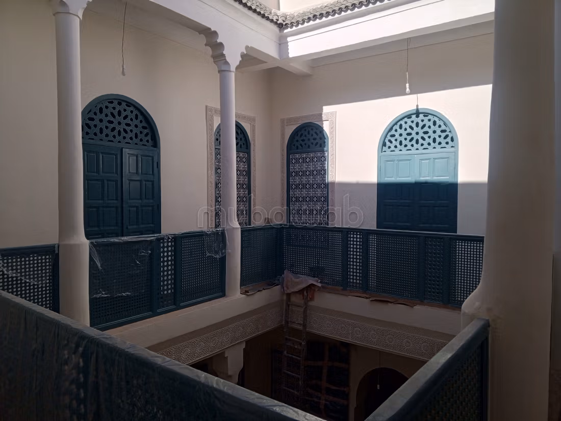 Riad à vendre à Zaouia Sidi Ghalem. 8 pièces confortables. Piscine
