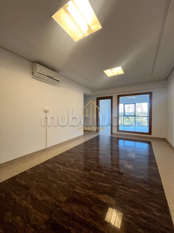 Ufficio in affitto a Centre Urbain Nord. Superficie di 110 m². Porta blindata e riscaldamento centralizzato