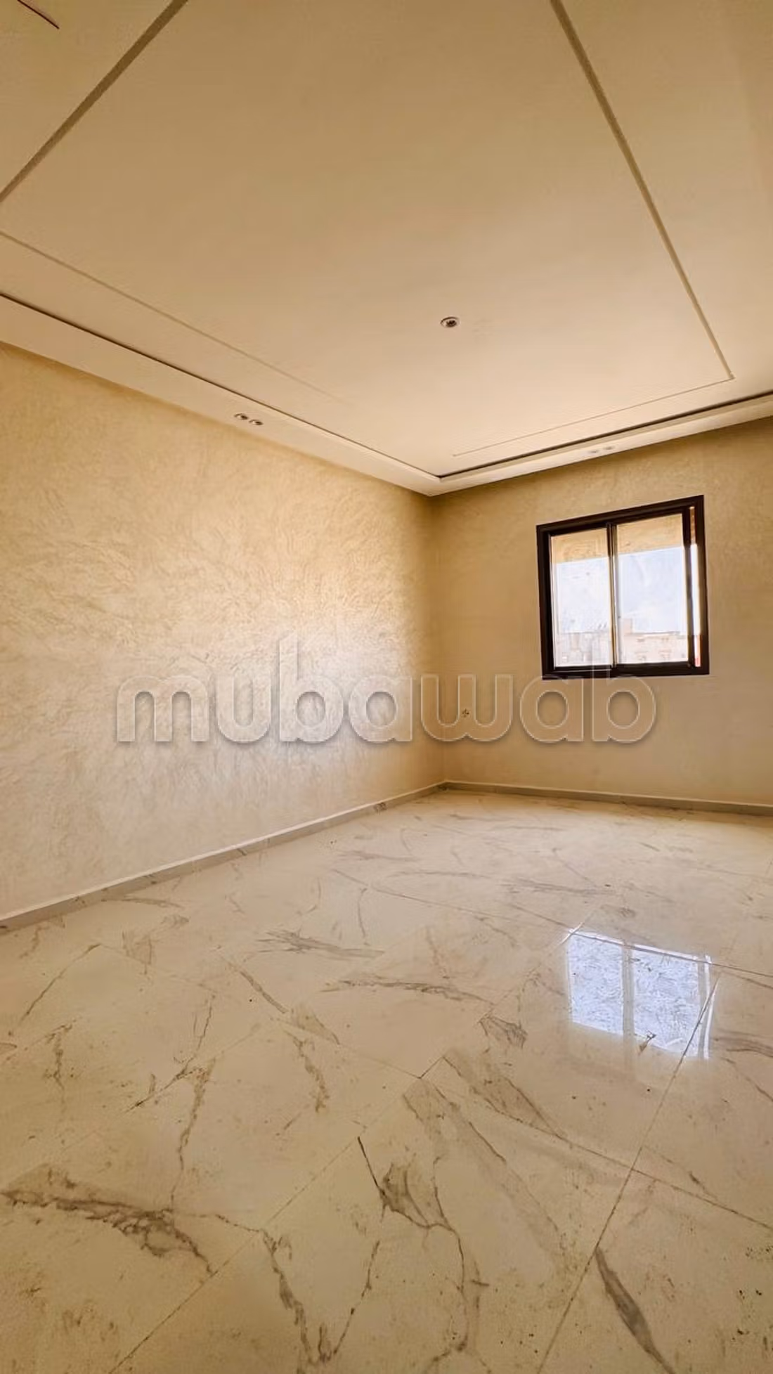 Apartment without overlooking both facades