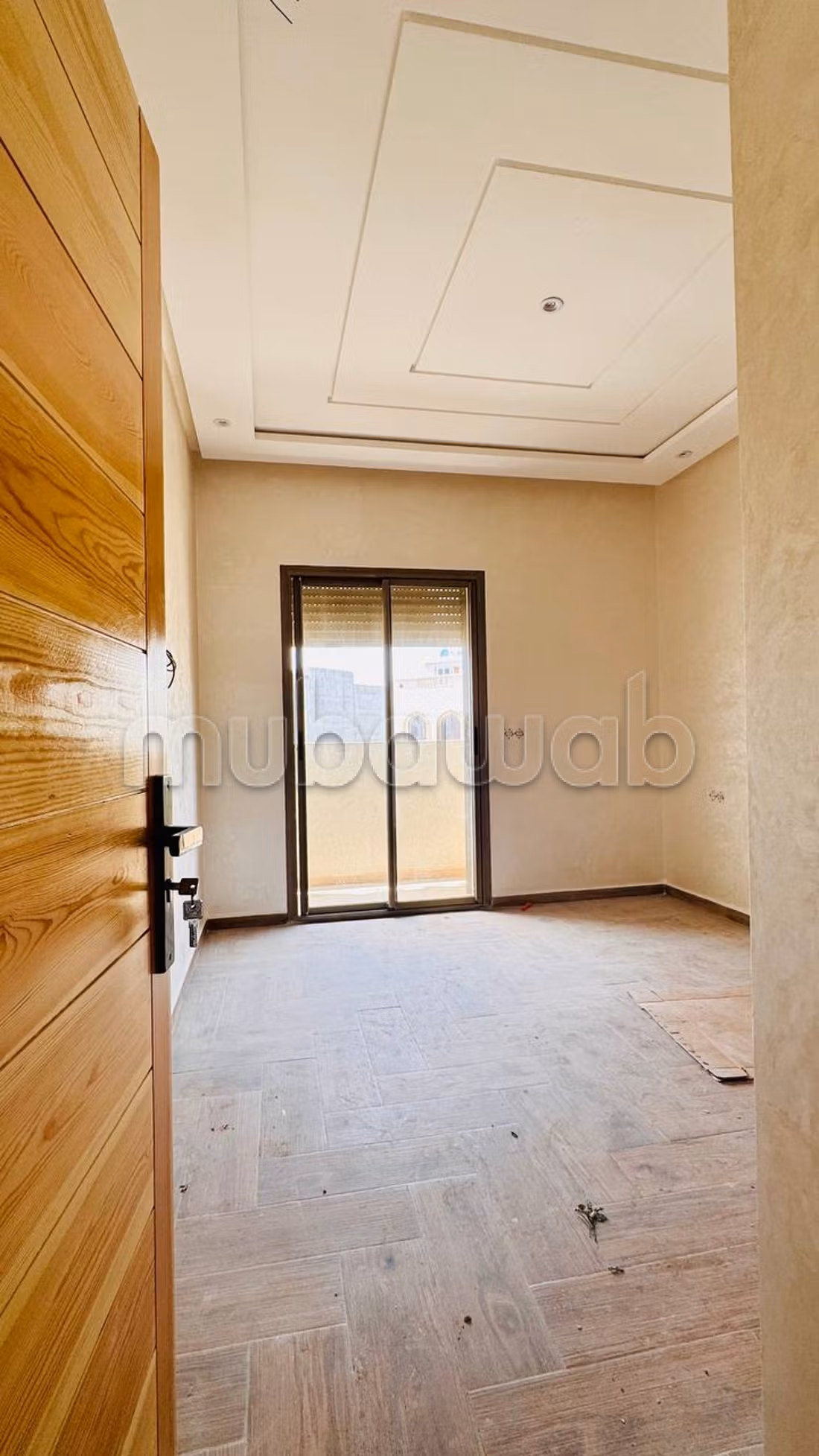 Apartment without overlooking both facades