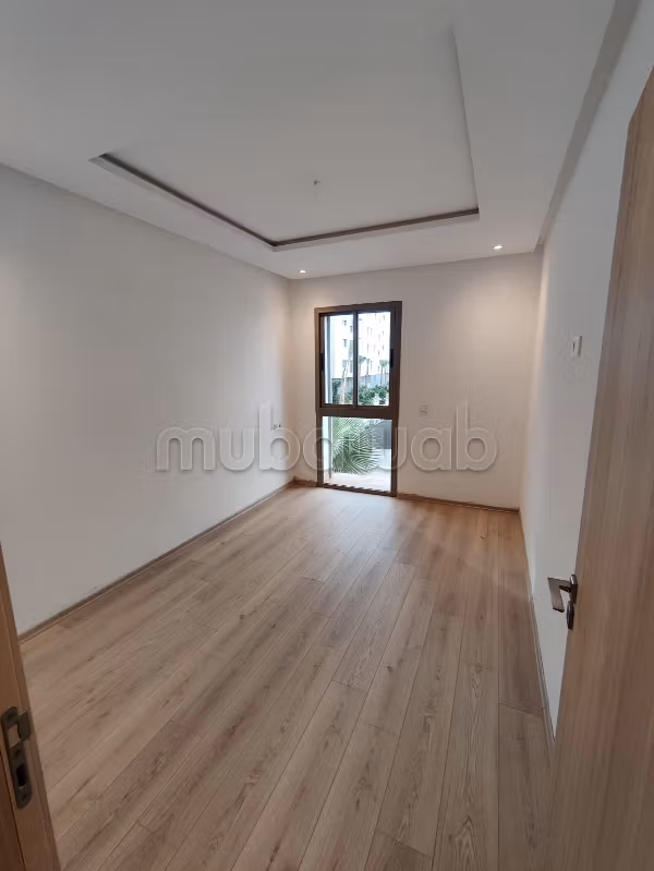 Apartment for sale in Victoria. Dimension 105 m². Caretaker available, Large swimming pool