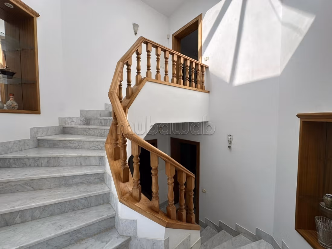A vendre une villa S6 à Ennasr 2