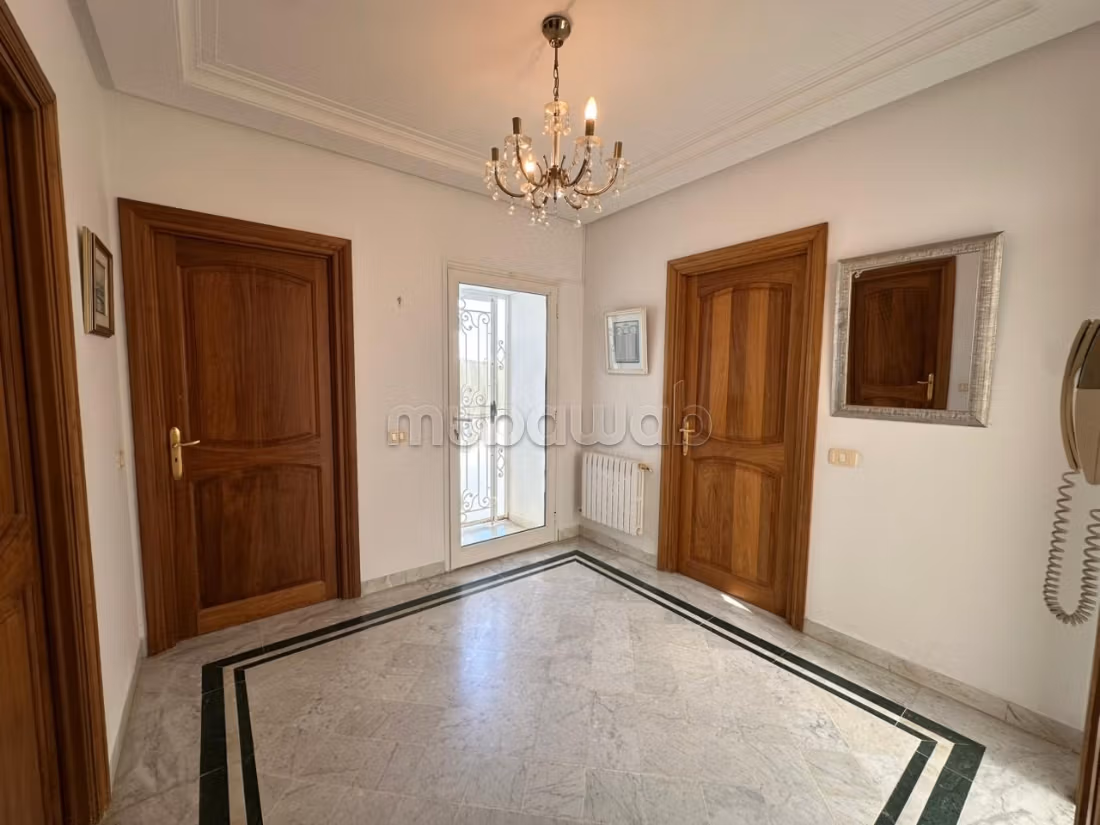 A vendre une villa S6 à Ennasr 2