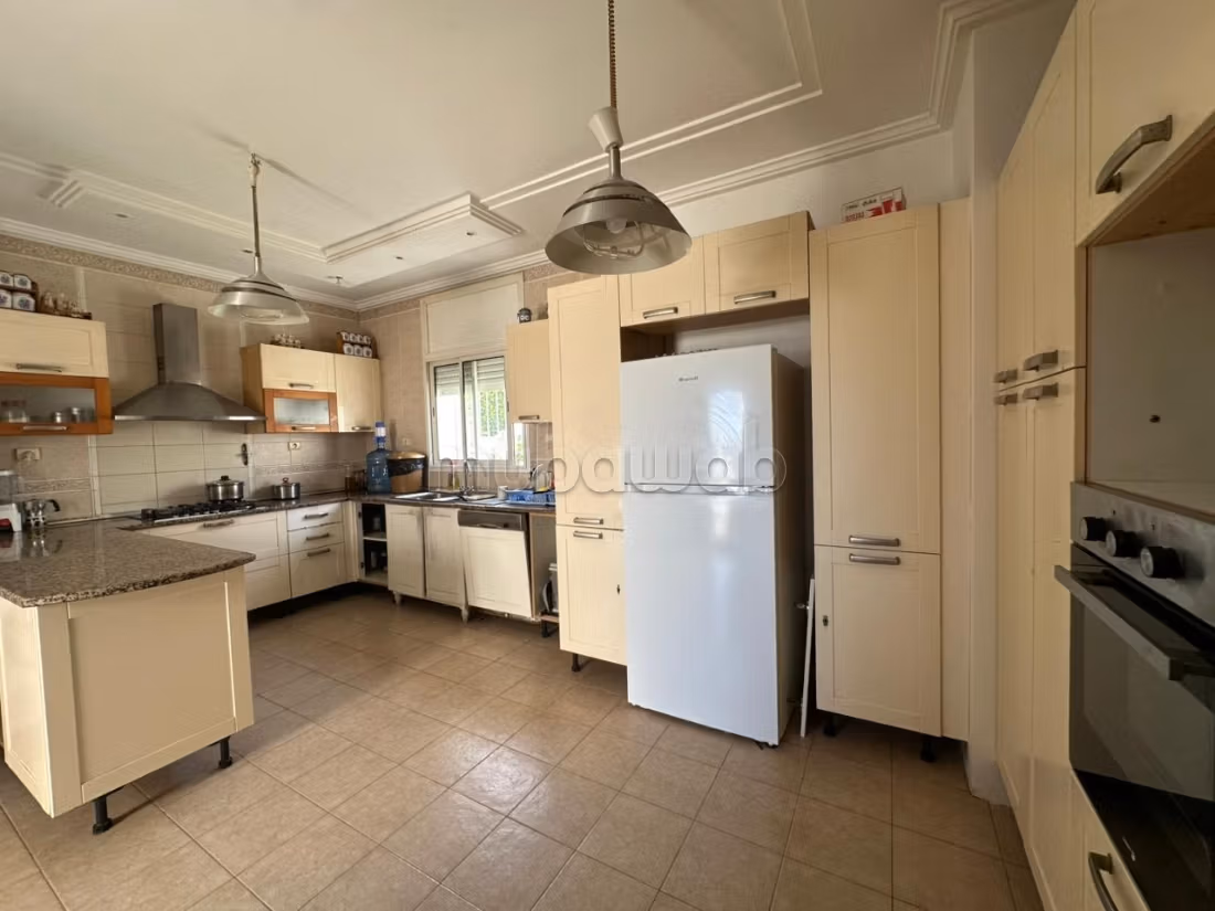 A vendre une villa S6 à Ennasr 2