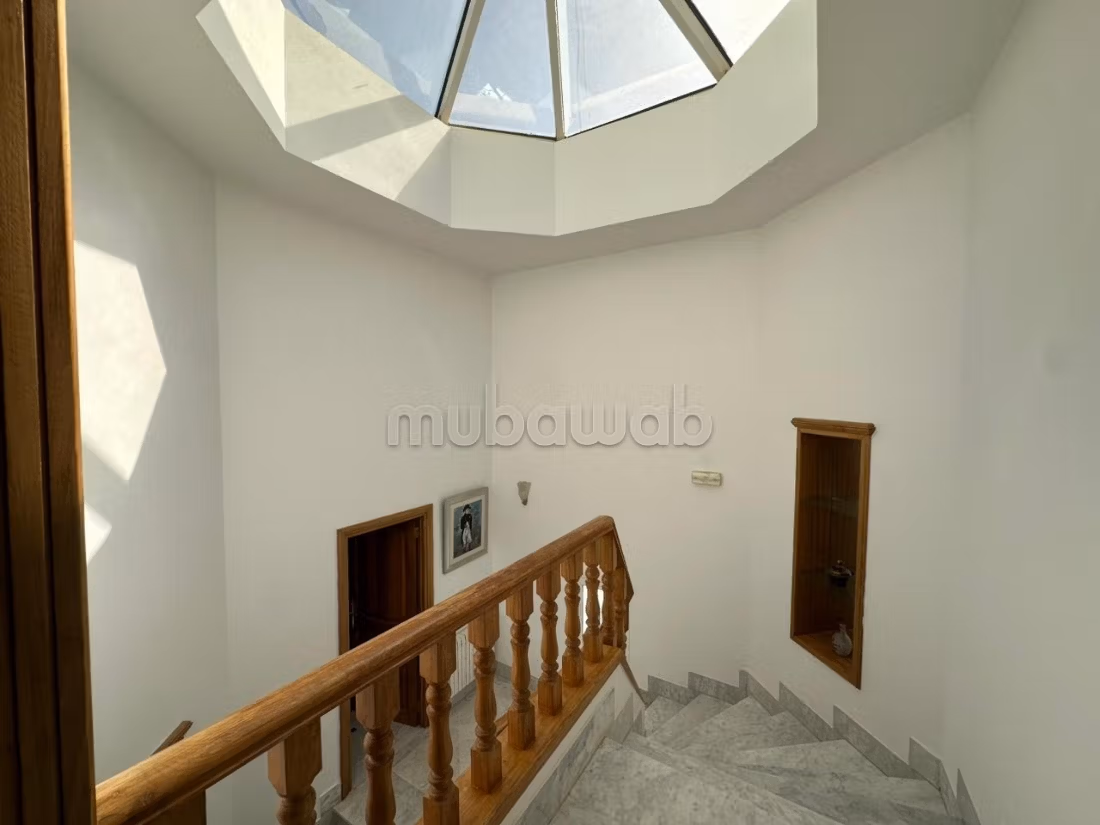 A vendre une villa S6 à Ennasr 2