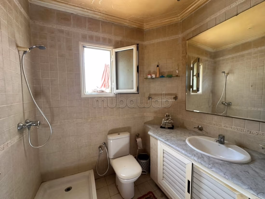 A vendre une villa S6 à Ennasr 2