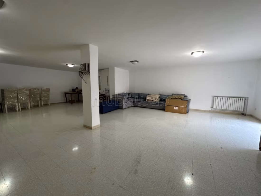 A vendre une villa S6 à Ennasr 2