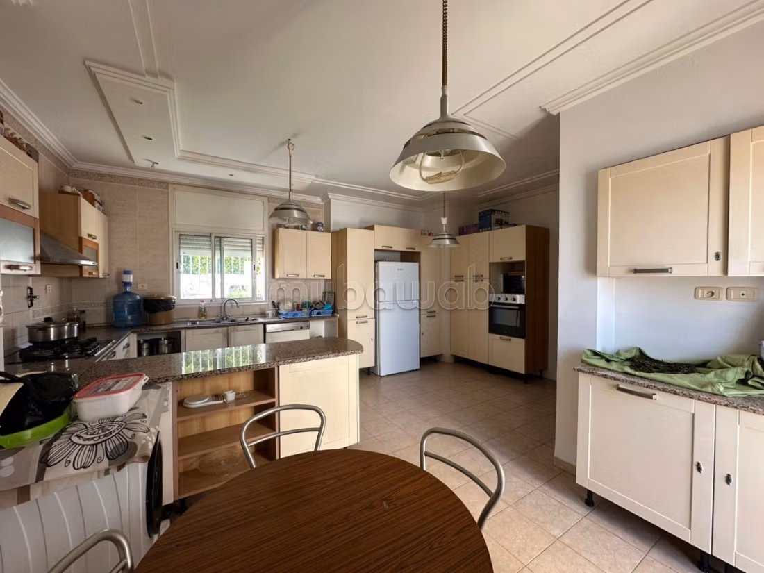 A vendre une villa S6 à Ennasr 2