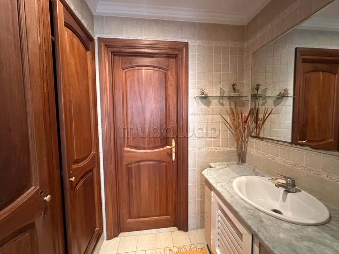 A vendre une villa S6 à Ennasr 2