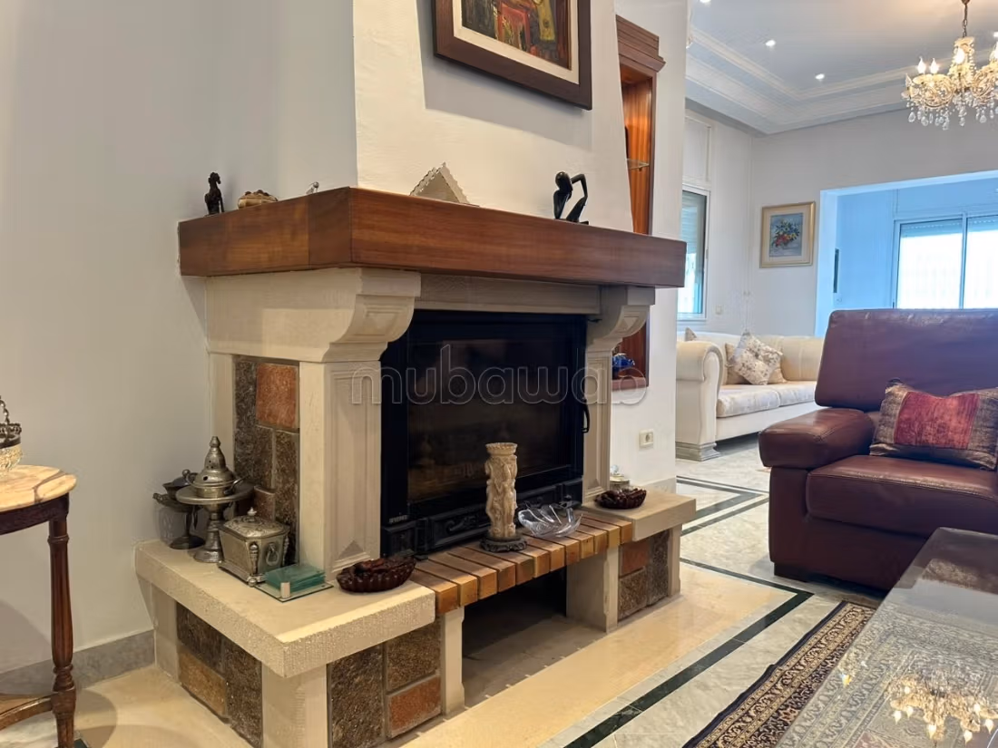 A vendre une villa S6 à Ennasr 2