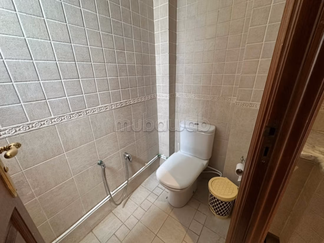 A vendre une villa S6 à Ennasr 2
