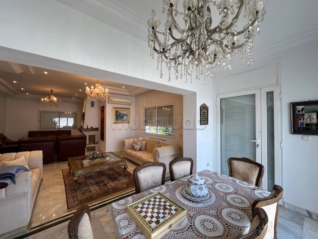 A vendre une villa S6 à Ennasr 2