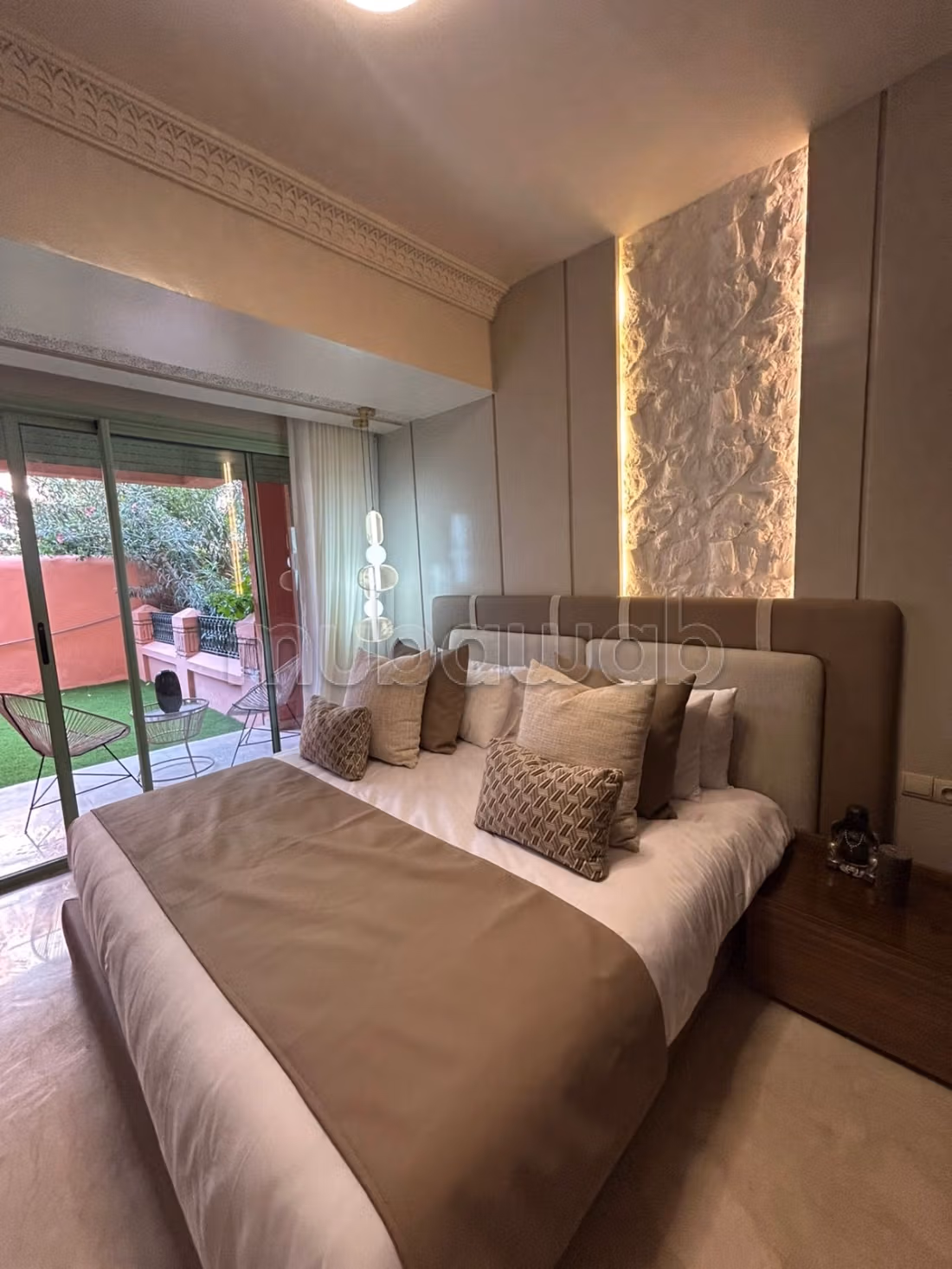 Appartement à louer à Hivernage.
5 pièces.
Bien meublé — 2