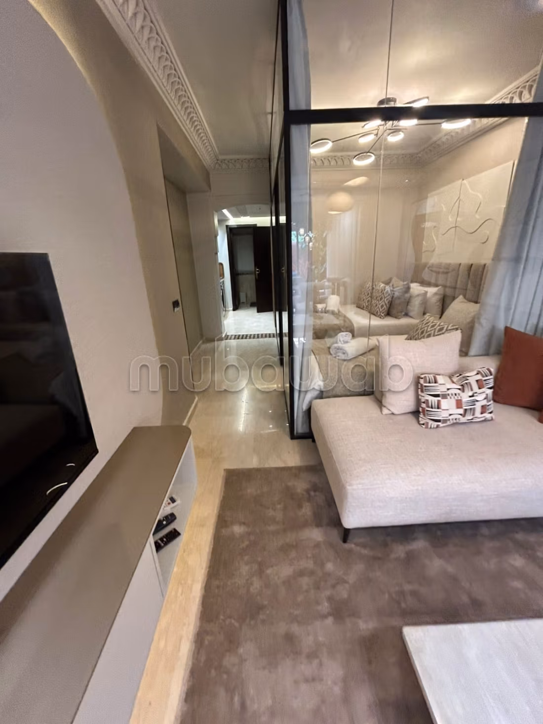 Appartement à louer à Hivernage.
5 pièces.
Bien meublé — 5