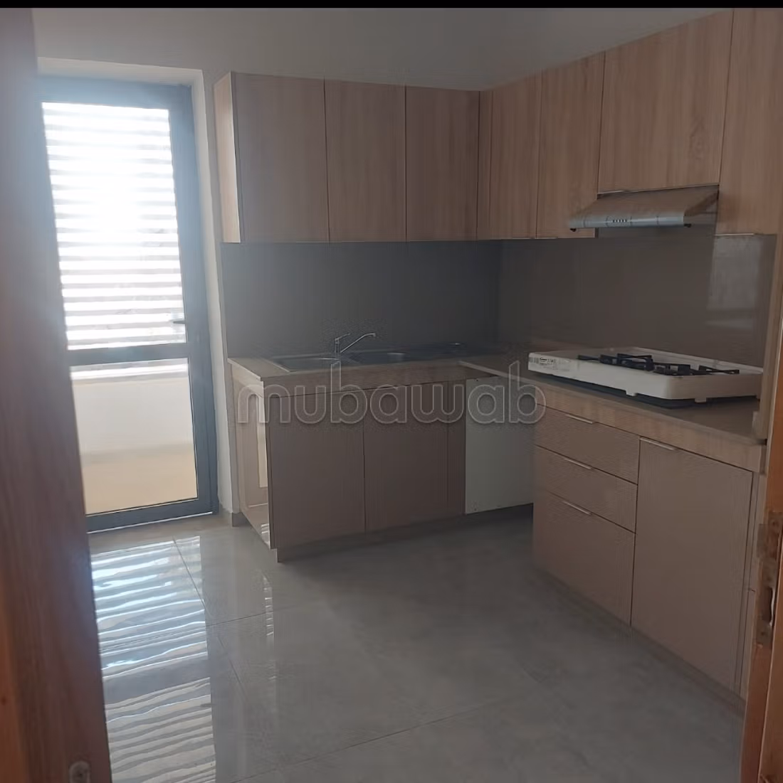 Appartement à vendre à Hay Salam. 
1 Pièce. Cuisine entièrement équipée