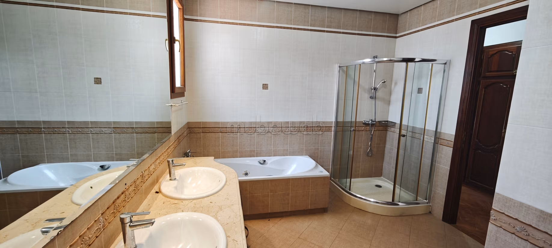 Villa 5 suites vide à louer – Souissi Rabat