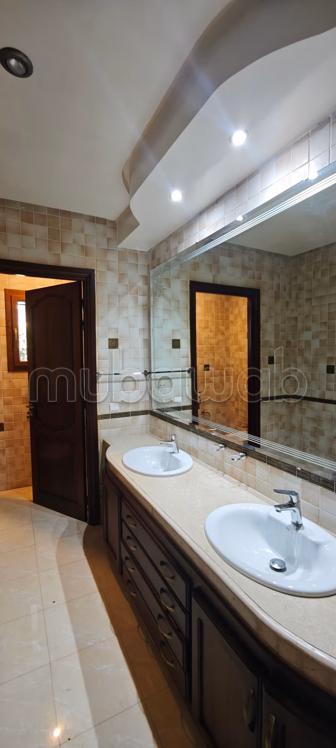 Villa 5 suites vide à louer – Souissi Rabat