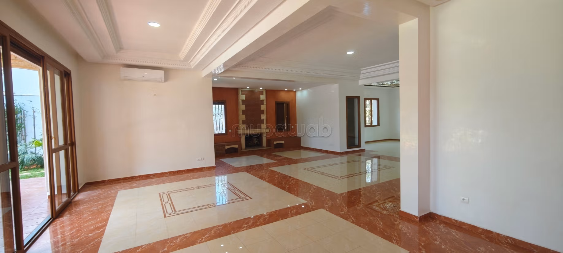 Villa 5 suites vide à louer – Souissi Rabat