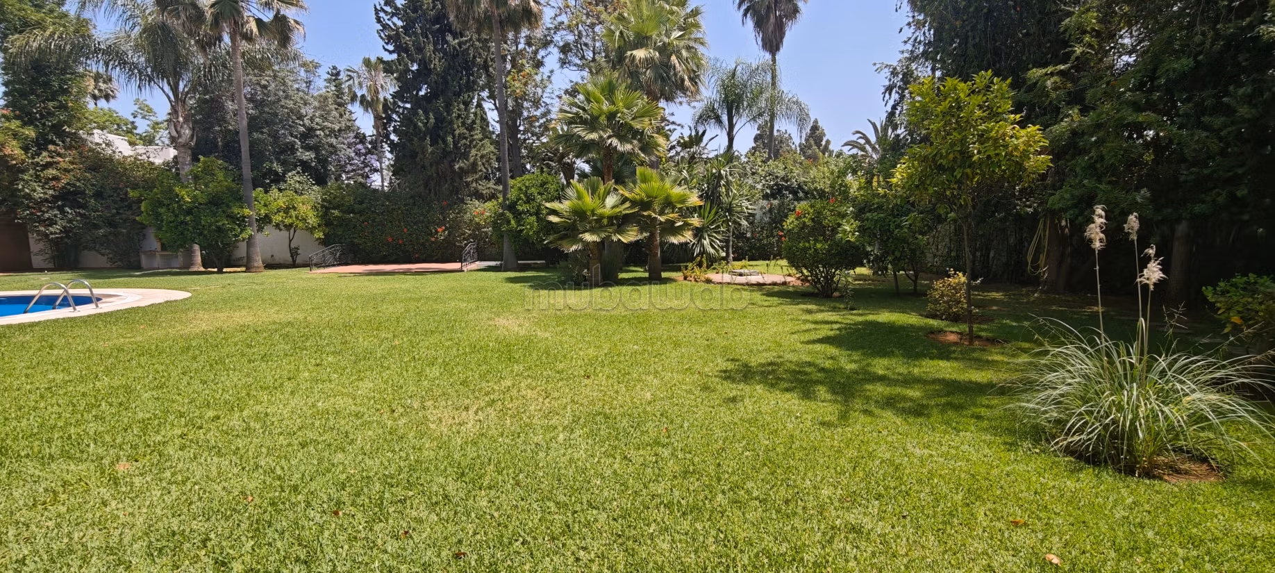 Villa 5 suites vide à louer – Souissi Rabat