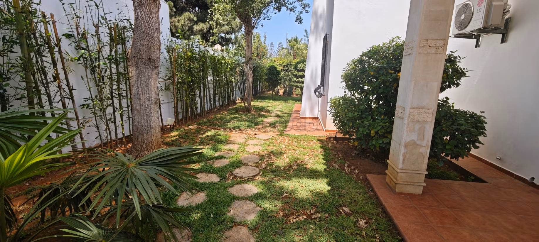 Villa 5 suites vide à louer – Souissi Rabat