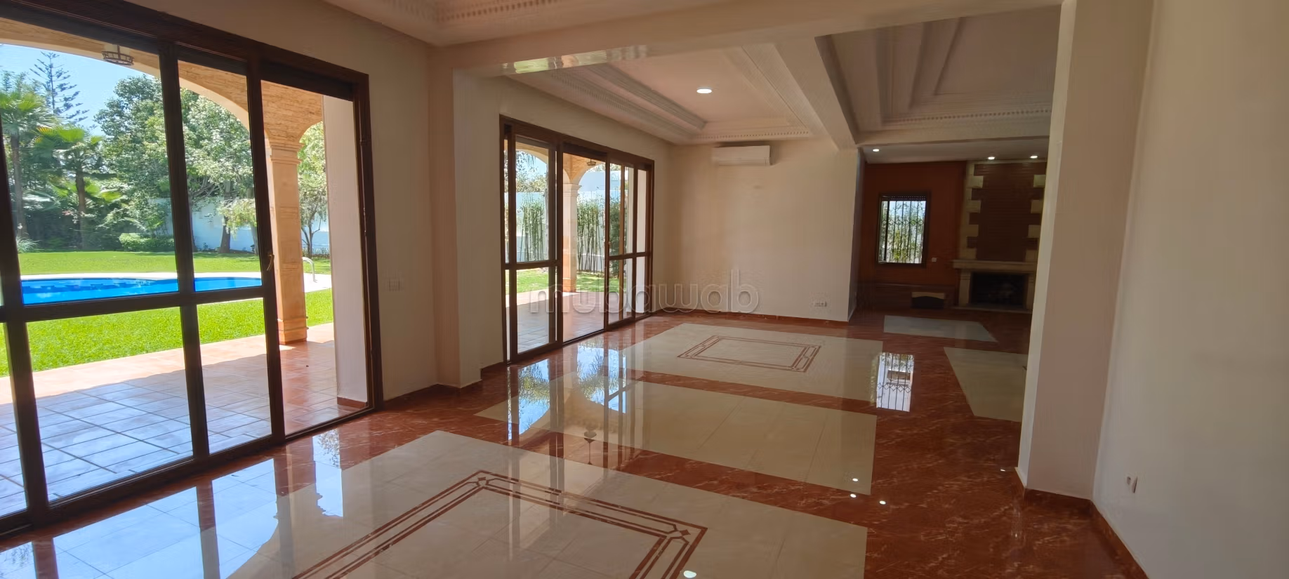 Villa 5 suites vide à louer – Souissi Rabat