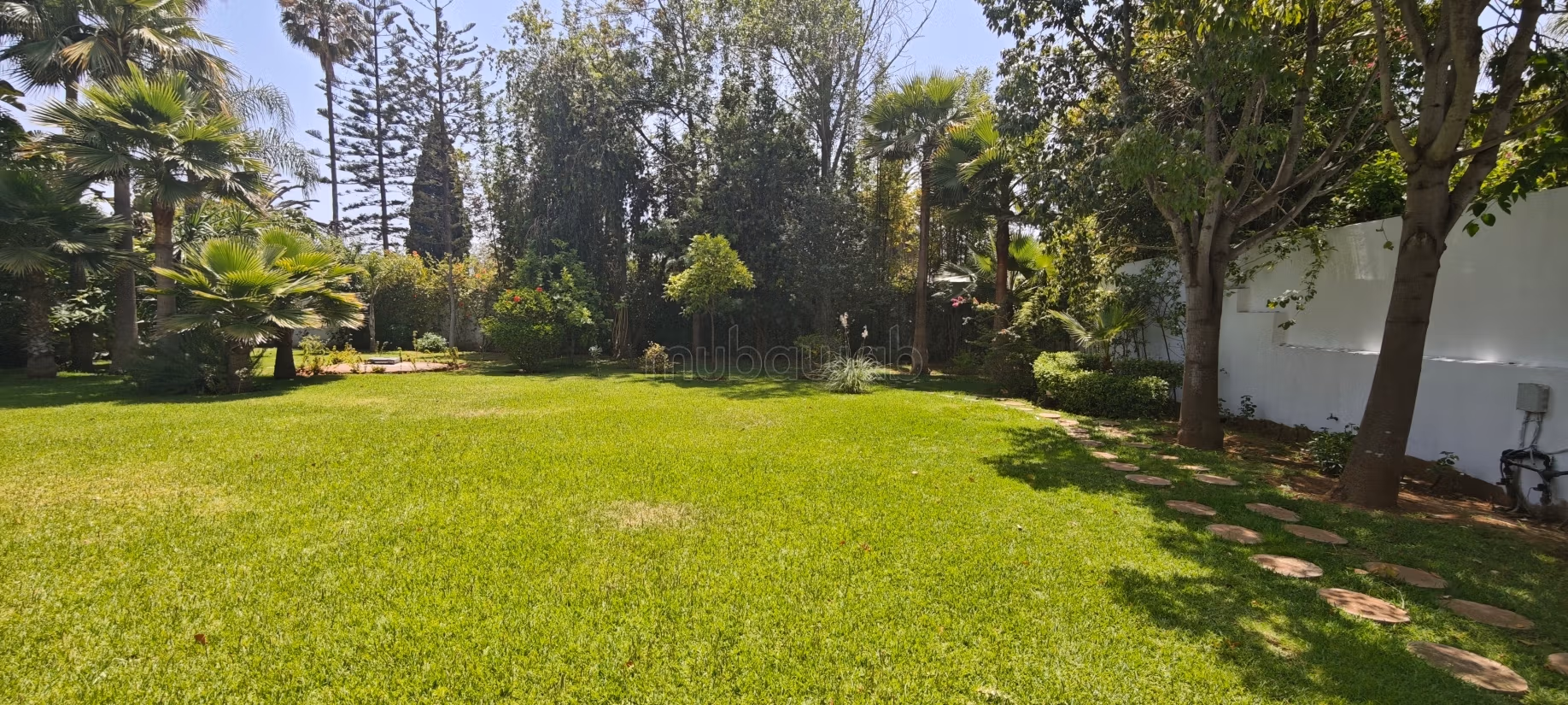 Villa 5 suites vide à louer – Souissi Rabat
