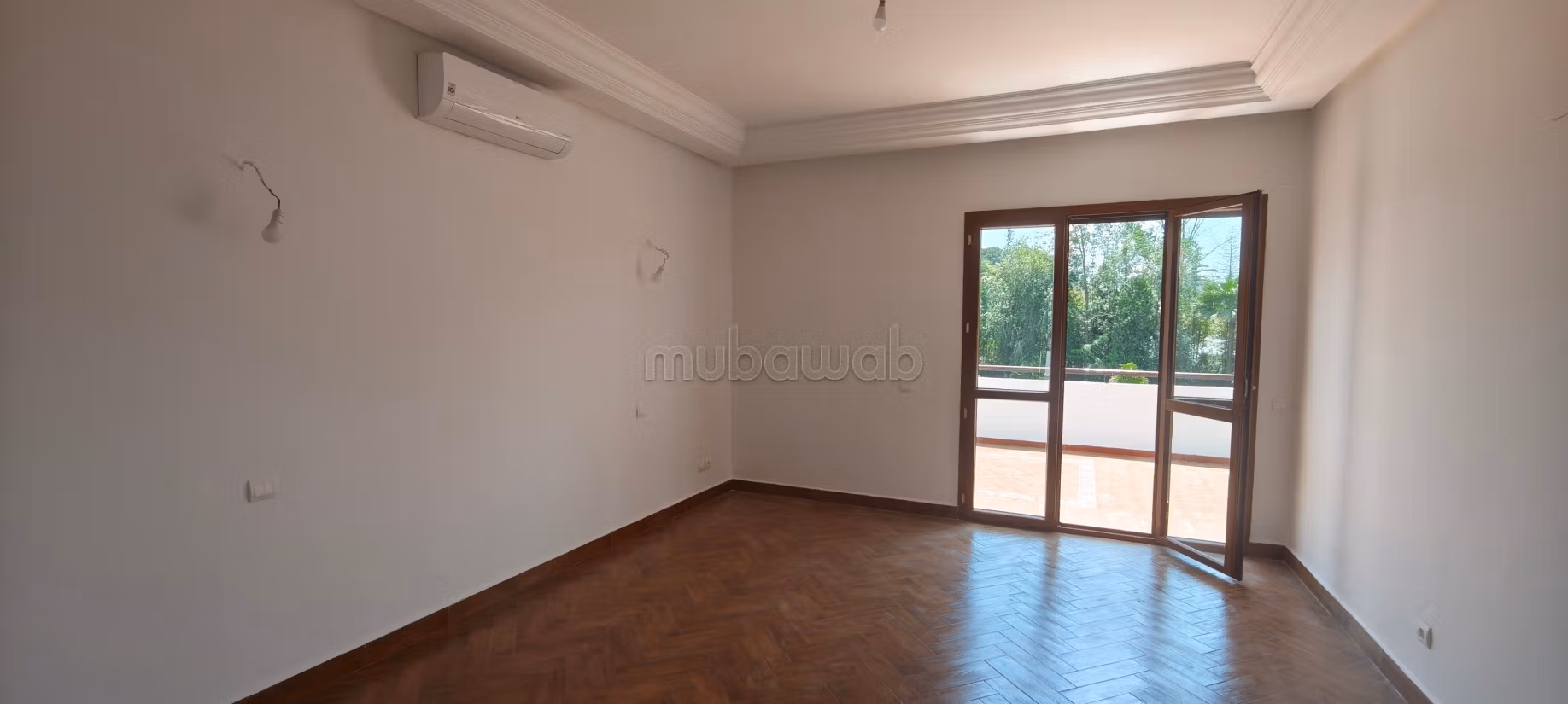 Villa 5 suites vide à louer – Souissi Rabat
