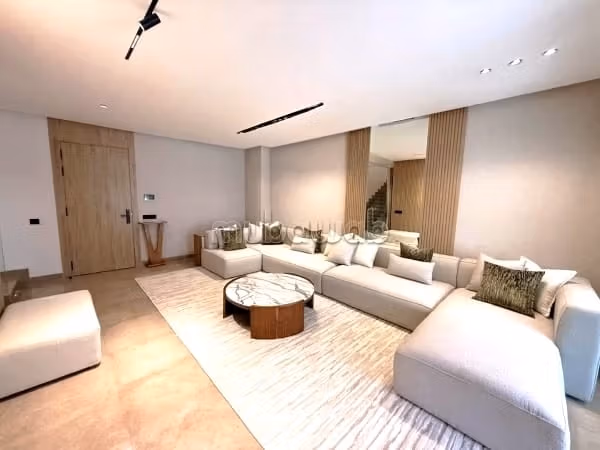 Very nice apartment for rent in Souissi. Dimension 195 m². Fully furnished