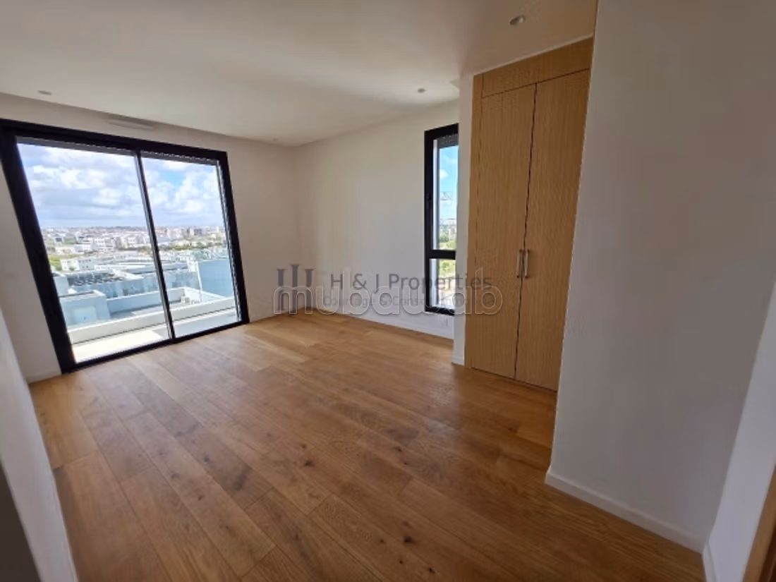 Appartement t4 de 186m² – 3 chambres – grande terr — 2