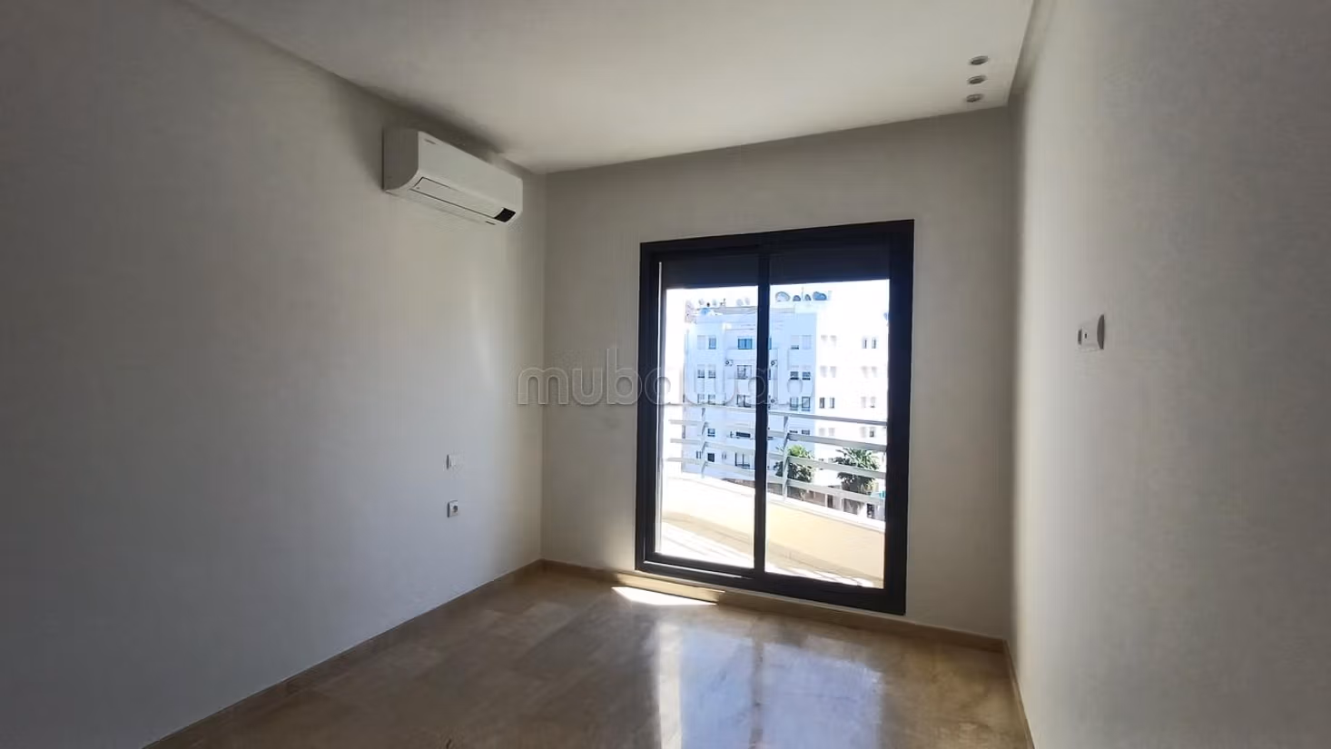 Apartment for rent empty
