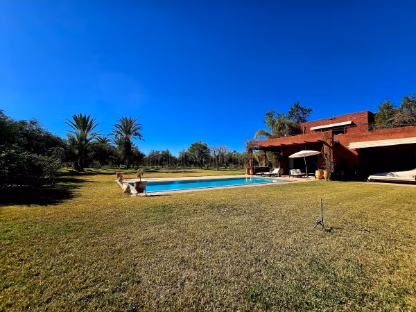 Villa 4 suites longue durée sur 1ha à 15min centre