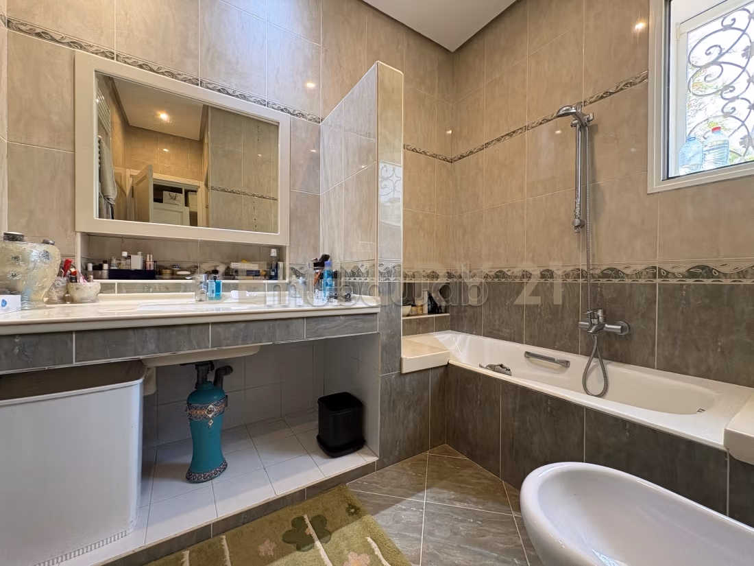 Una Villa a La Soukra in Vendita