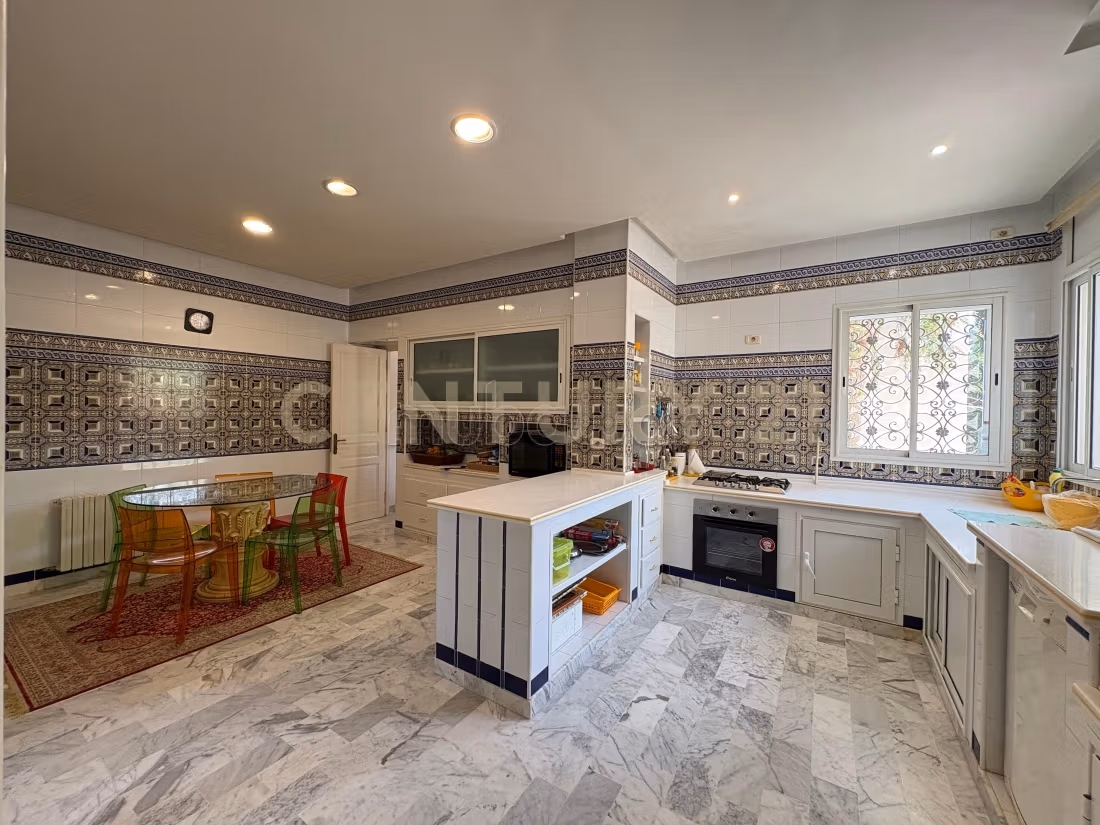 Una Villa a La Soukra in Vendita