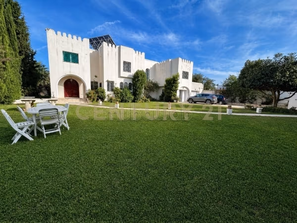 Una Villa a La Soukra in Vendita