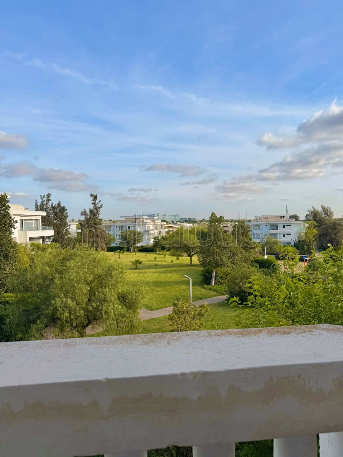 À vendre – Appartement traversant à Ville Verte Bouskoura dans une résidence avec piscines