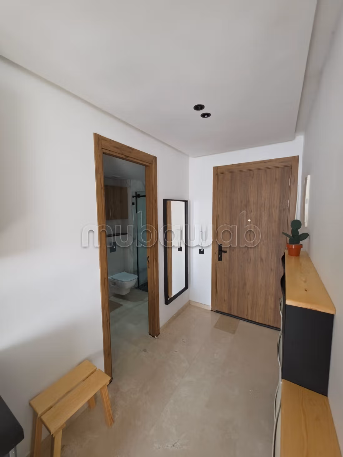 Studio arredato ben orientato con grande terrazza