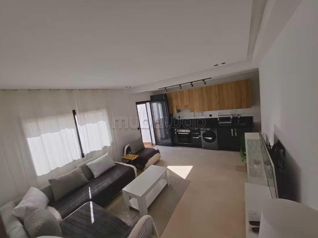 Studio arredato ben orientato con grande terrazza