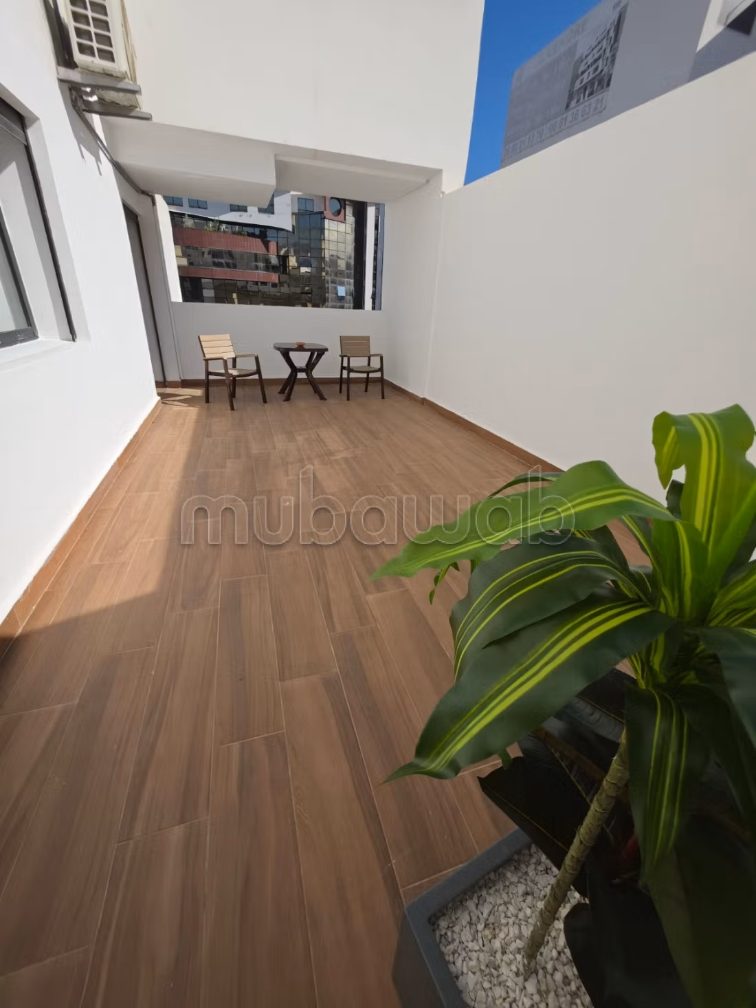 Studio arredato ben orientato con grande terrazza