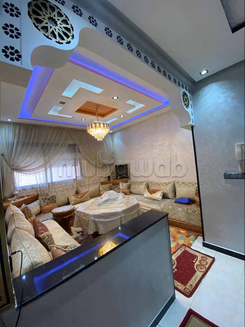 Vend appartement à Oulfa. 3 chambres agréables. Meublé