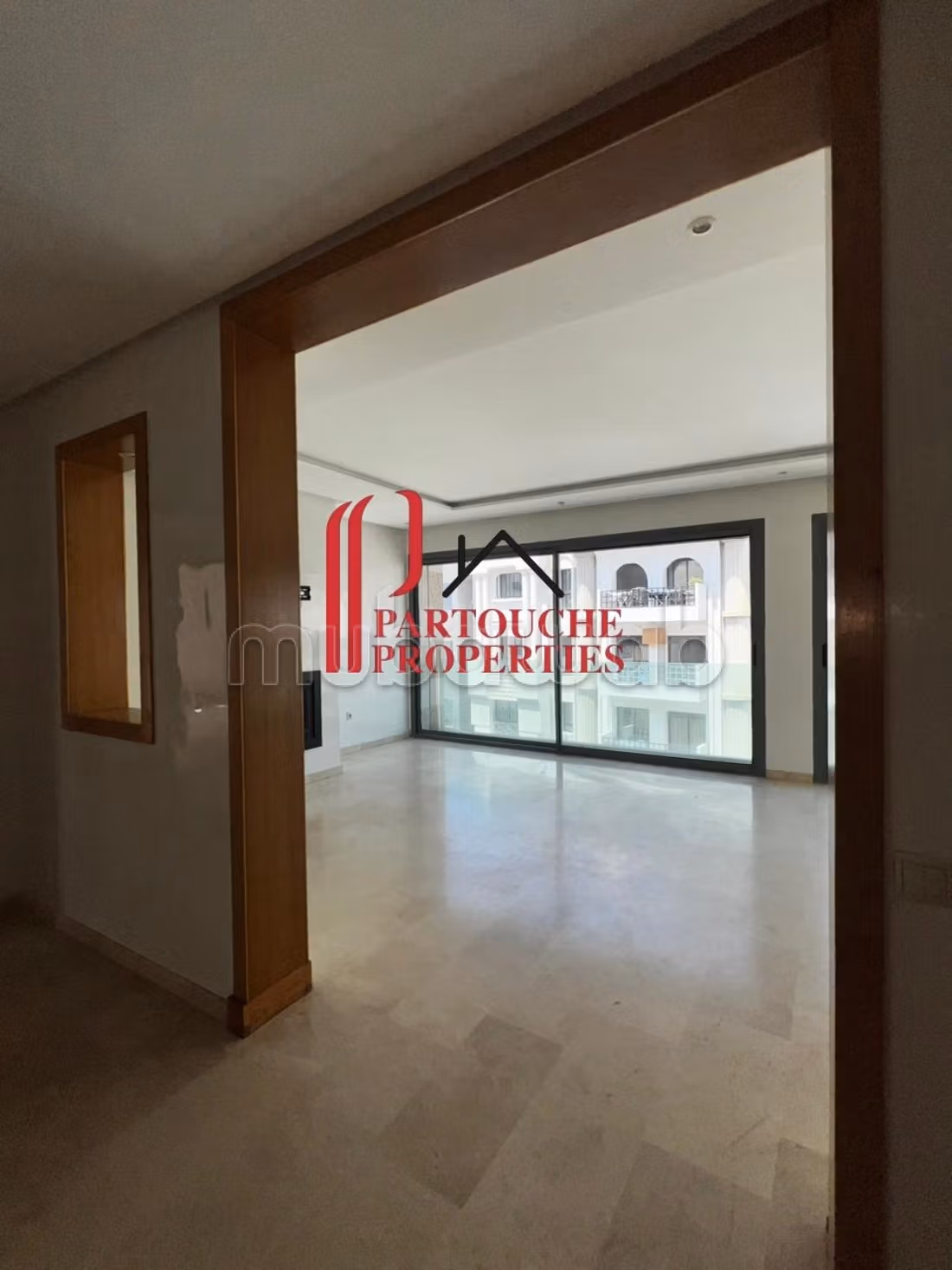 Appartamento vuoto 3 camere in edificio recente 165m2