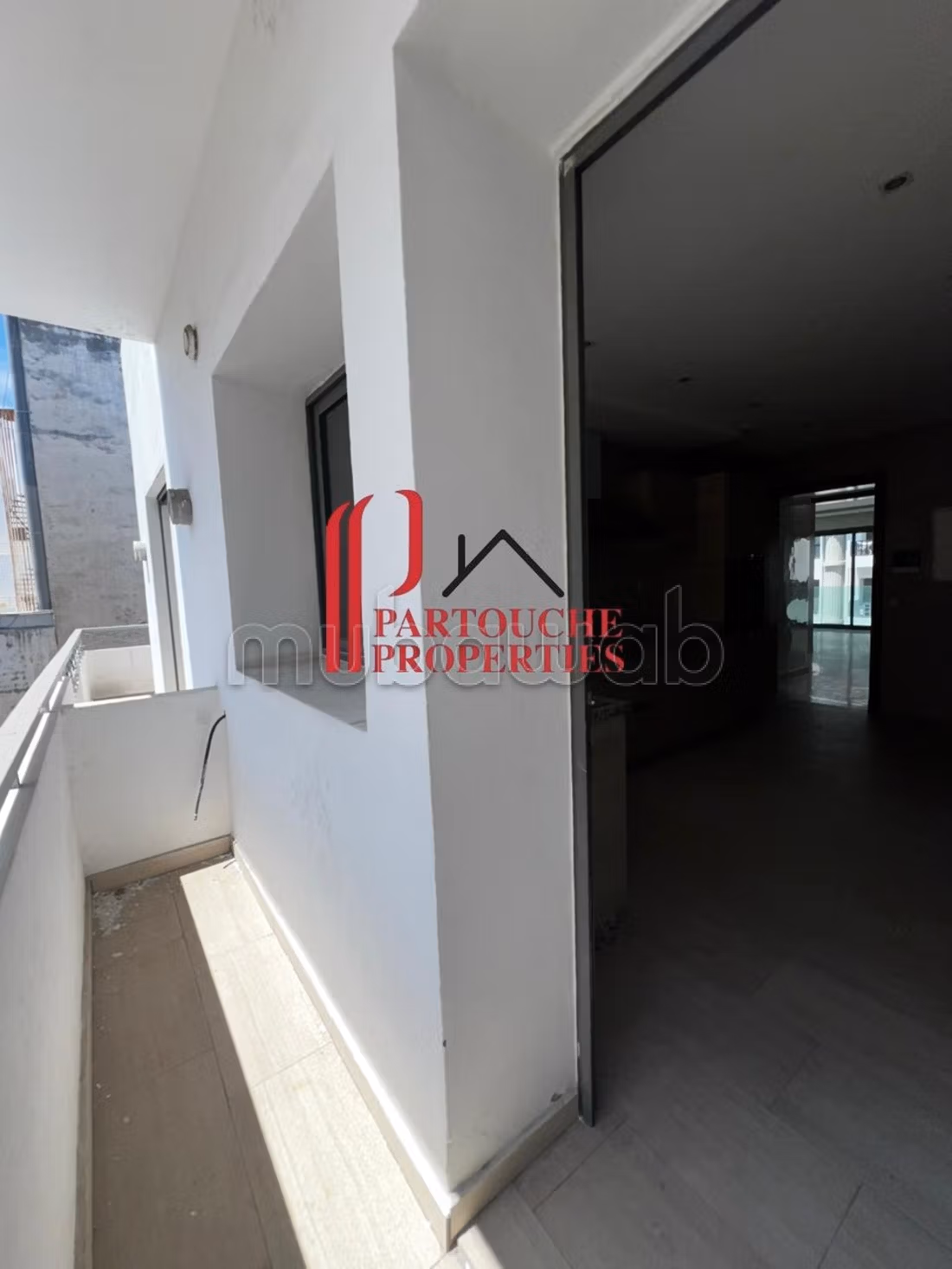 Appartamento vuoto 3 camere in edificio recente 165m2