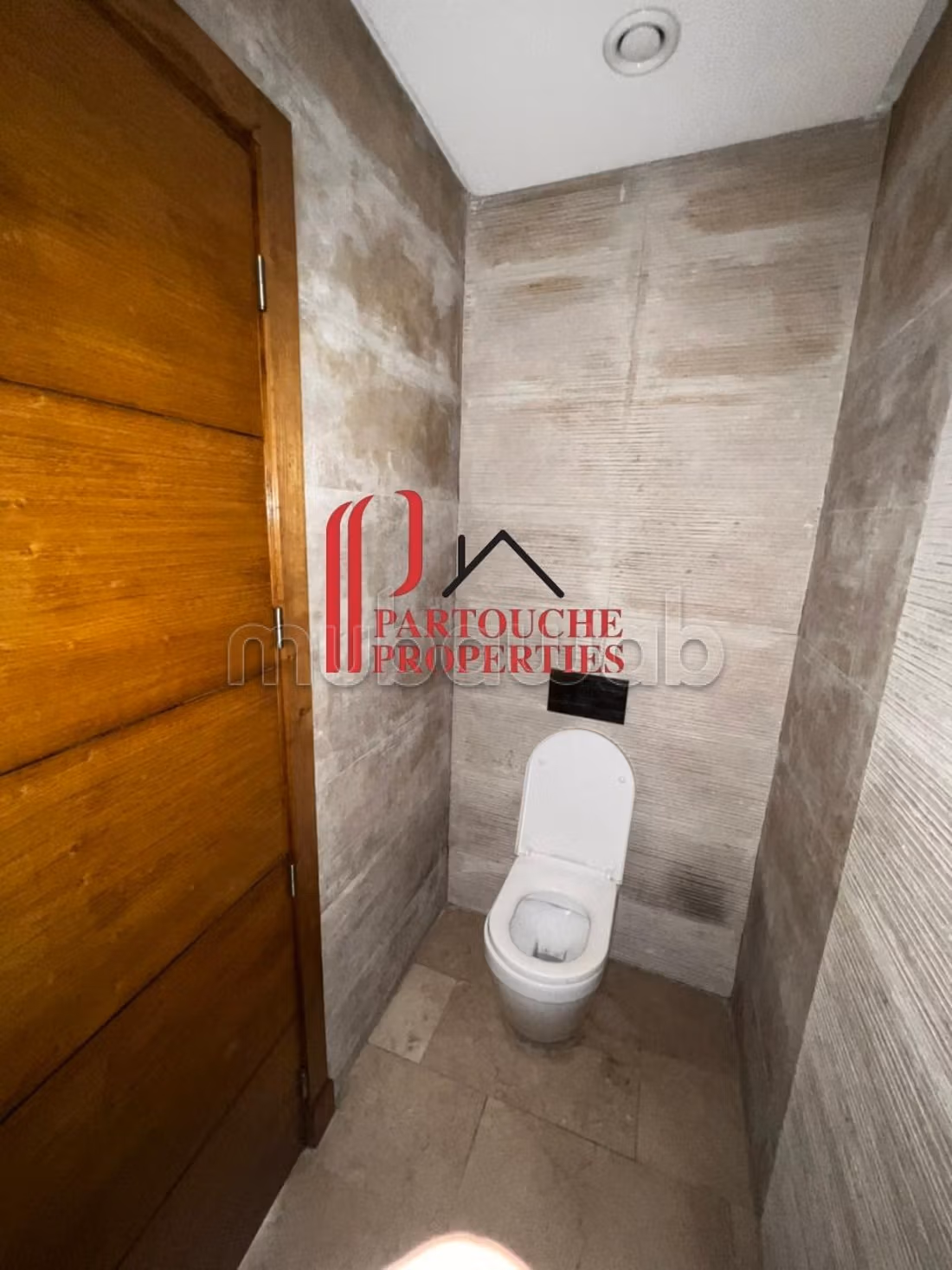 Appartamento vuoto 3 camere in edificio recente 165m2