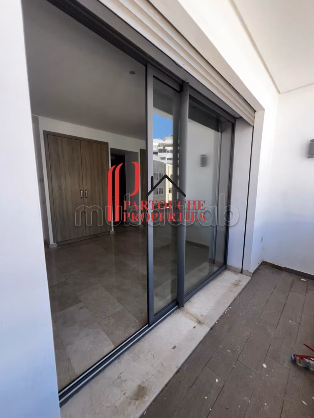 Appartamento vuoto 3 camere in edificio recente 165m2