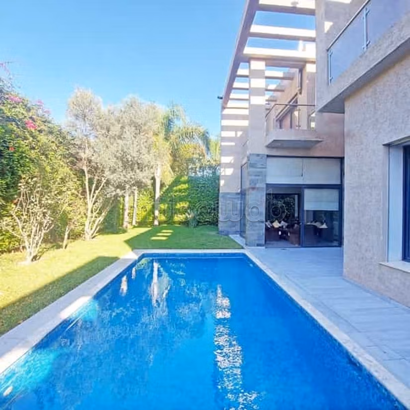Villa à Vendre de 570.0 m² à Bouskoura,
Bouskoura
