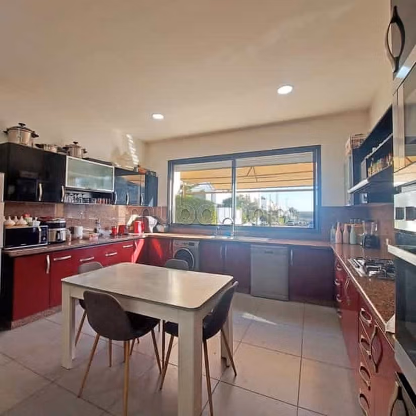 Villa à Vendre de 570.0 m² à Bouskoura,
Bouskoura