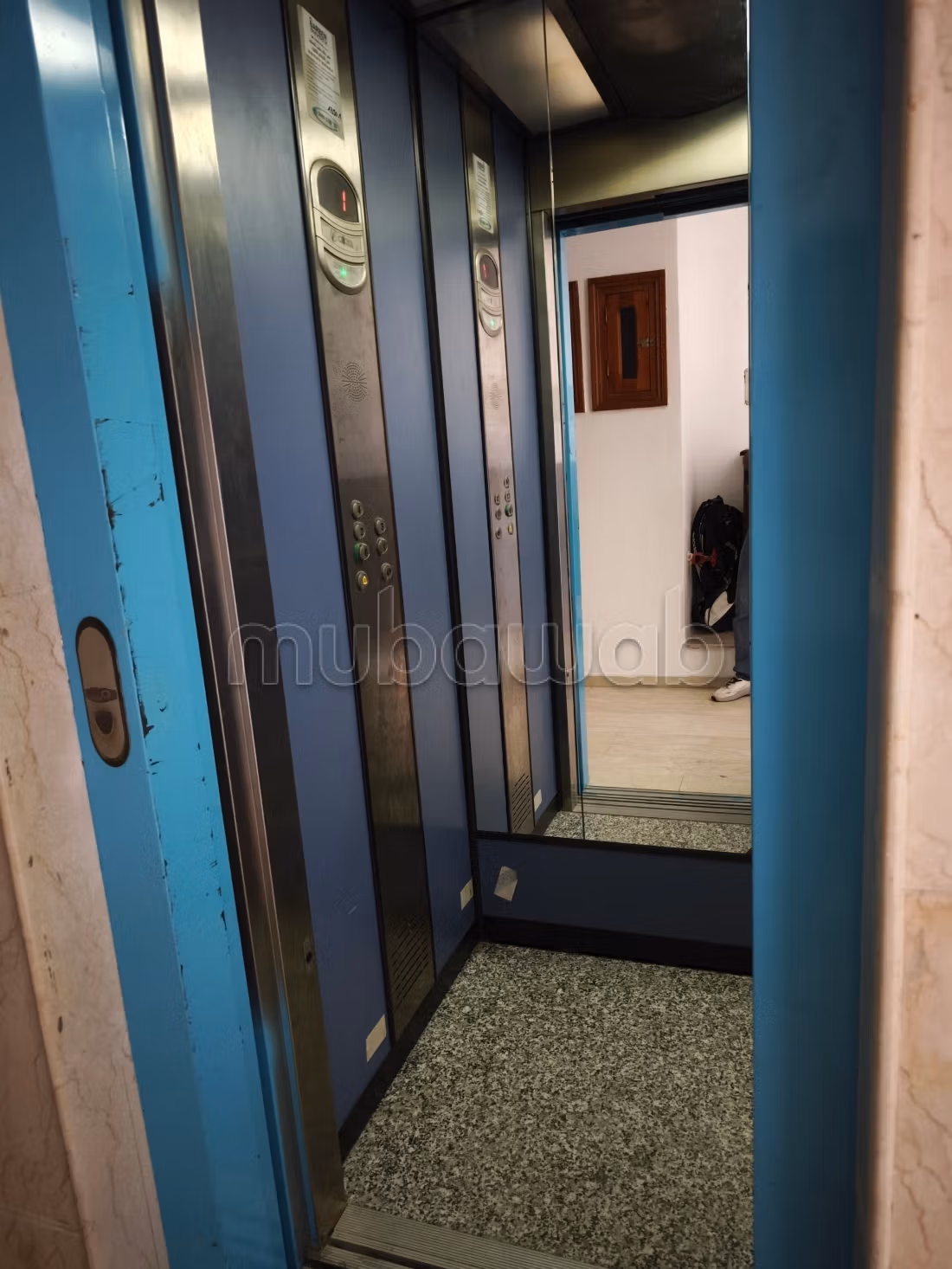 Appartamento in vendita. 2 camere. Posto auto e terrazzo